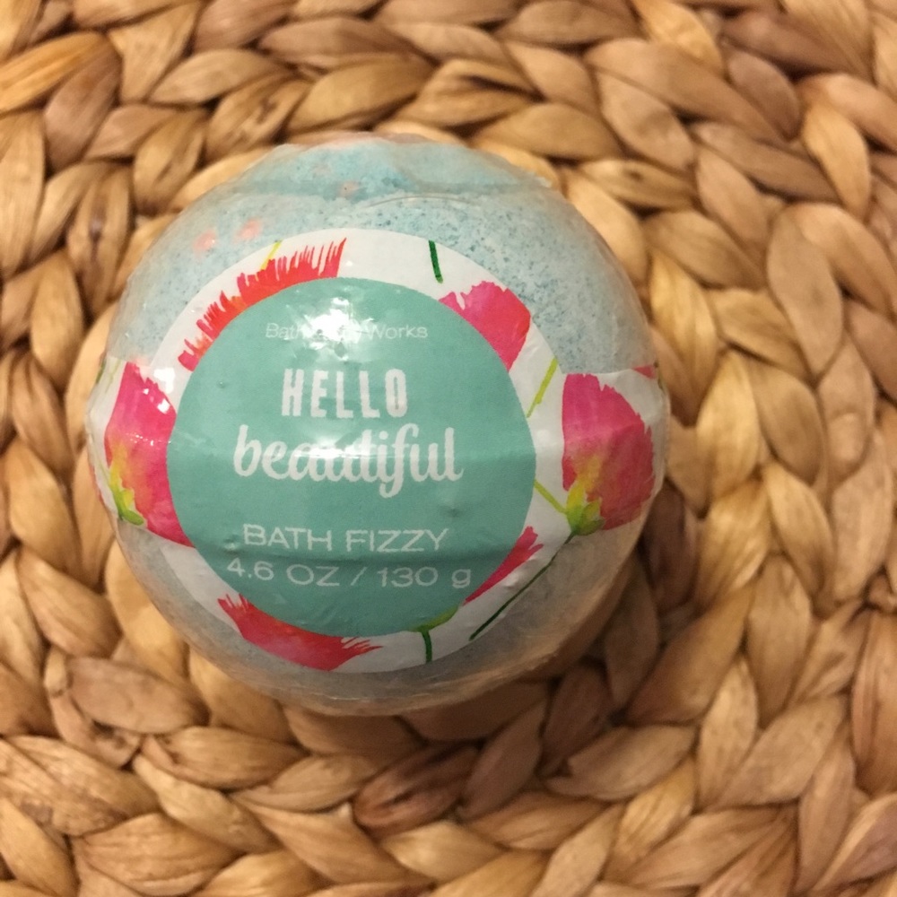 3/$25! NWT BATH BOMB - Picture 2 of 3